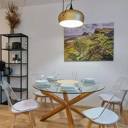 Atom Apartment